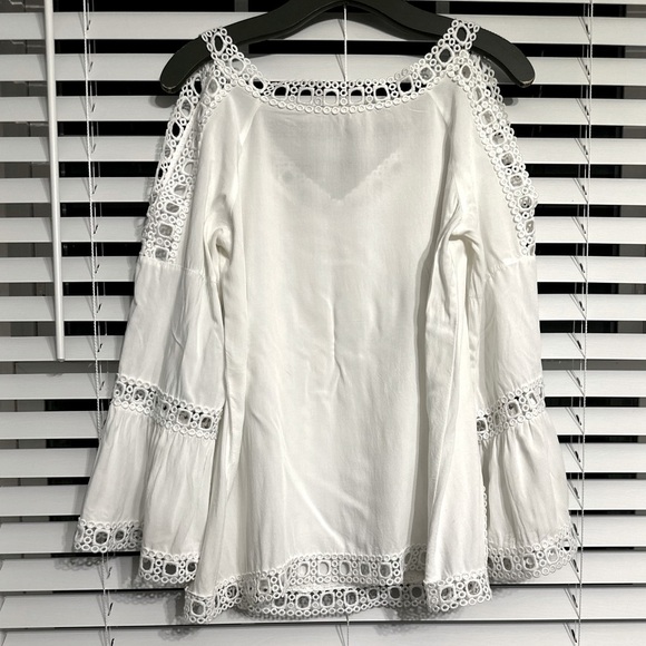 🛍️ Solitare Cold shoulder Lace trimmed top size Medium - Picture 6 of 11
